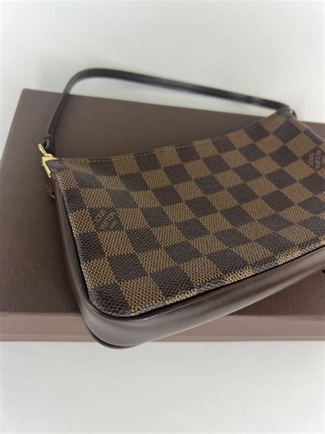 pochette navona louis vuitton